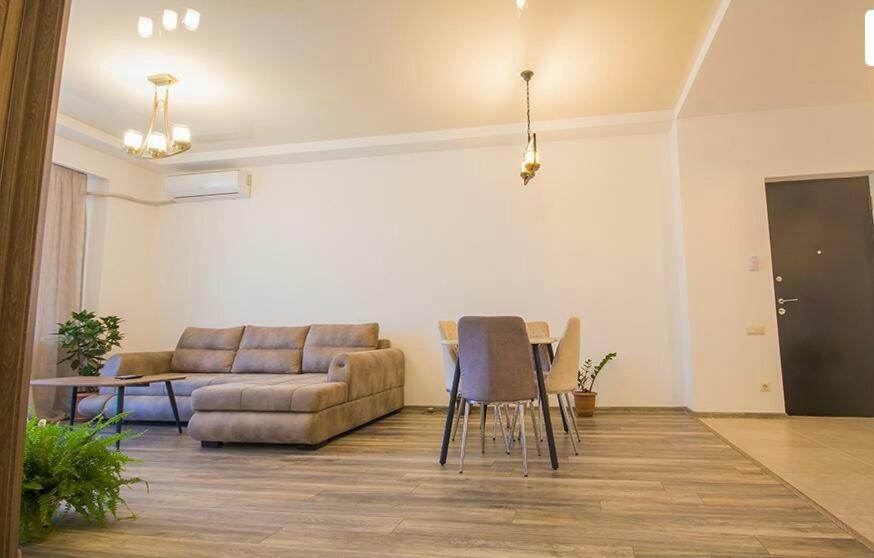 Tikas Home Апартаменты تبليسي المظهر الخارجي الصورة